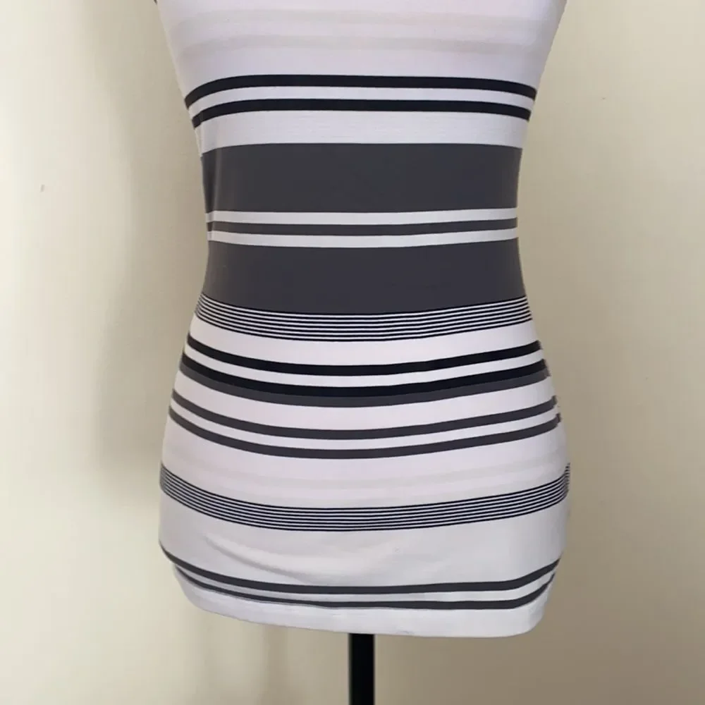 Lululemon Power Y Tank Top Size 4 - Picture 4 of 12